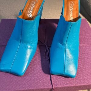 L’Intervalle Loutro Electric blue mule